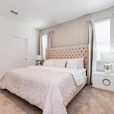 5280Oak Luxury Ne 6 Bedroom 4.Bath Home